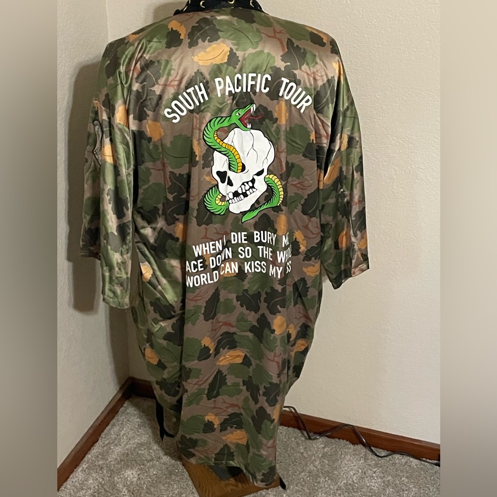 Diamond Supply Co. Kimono. Medium.